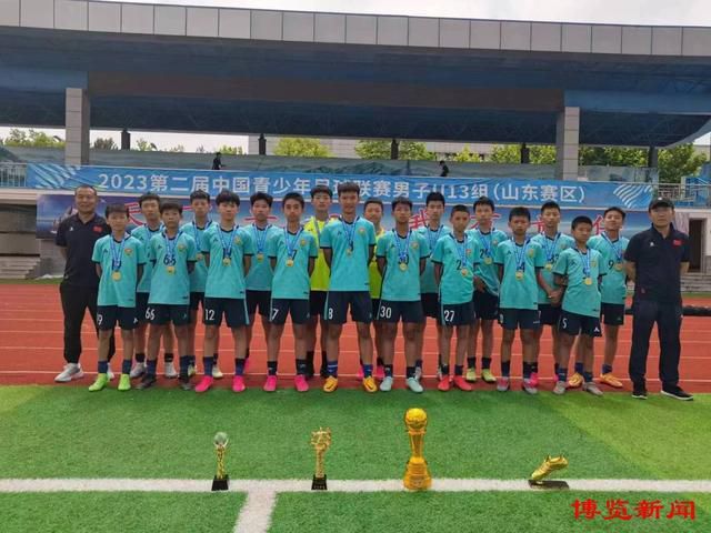 12月5日，电影《叶问4》在深圳举行;传奇铁三角发布会，袁和平听闻甄子丹说《叶问4》是其最后一部功夫片，现场一直表示;不拍太可惜了，一定还要再拍，甄子丹在现场则像一个大男孩一样，害羞的不敢回应师傅